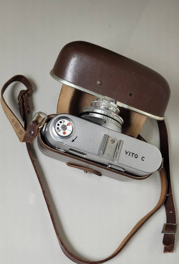 Old VOICTLANDER Camera With Original Leather Case & Strap (Seems to be Working)