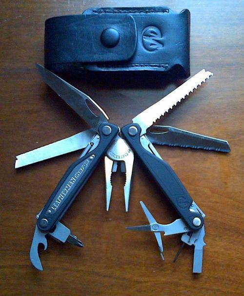Leatherman Charge AL with pouch