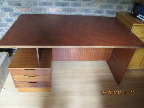 ***Solid Wood Study Desk With 3 drawers****