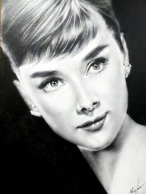 Original pencil portrait of Audrey Hepburn