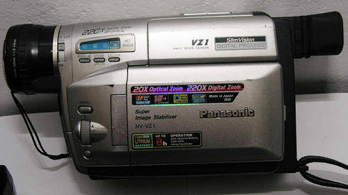 PANASONIC NV-VZ1 VIDEO CAMERA + 2 X BATTERIES + 3 X TAPES + CHARGER