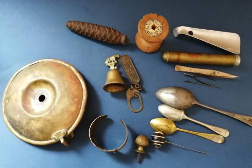 Collection of 16 brass and other antique collectables
