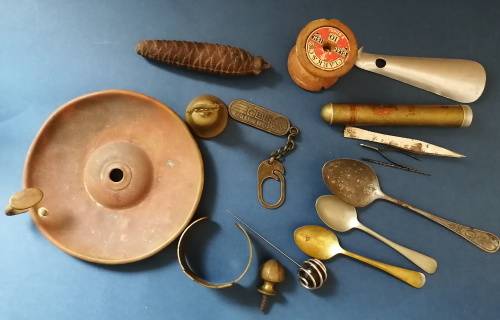 Collection of 16 brass and other antique collectables