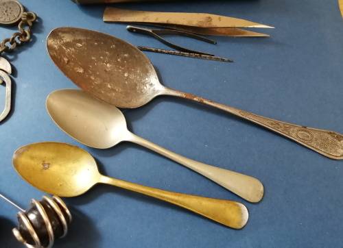 Collection of 16 brass and other antique collectables