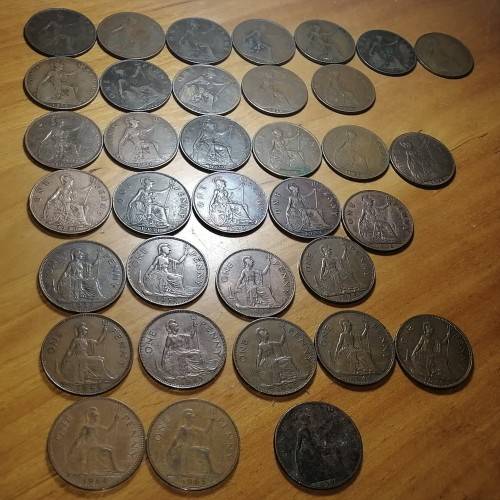 A Collection of 35 UK pennies from 1907-1965, 1 x penny from late 1800s