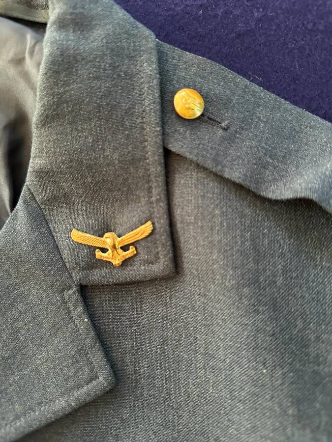 SAAF Airforce Tunic Complete with Rank of Sergeant, Manufactured 1981 by VEKA BEPERK