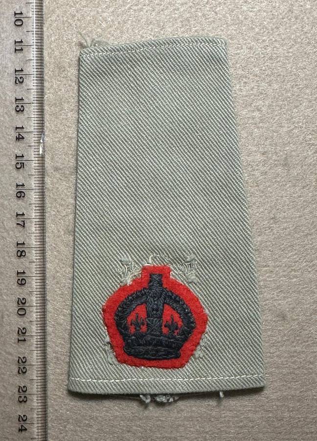 Rhodesian Forces - SINGLE MAJOR RANK BOARDS/SLIP ONS WW2 - RED CROWN BACKING