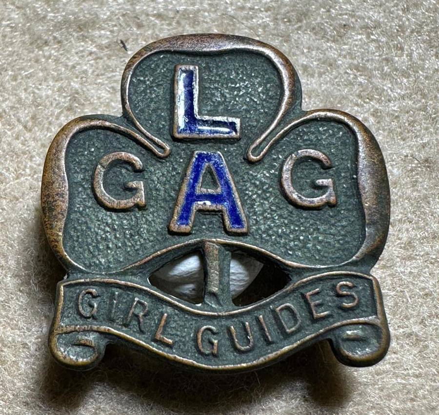 Rhodesian Girl Guides - VARIED BROOCH, made by COLLINS, LONDON