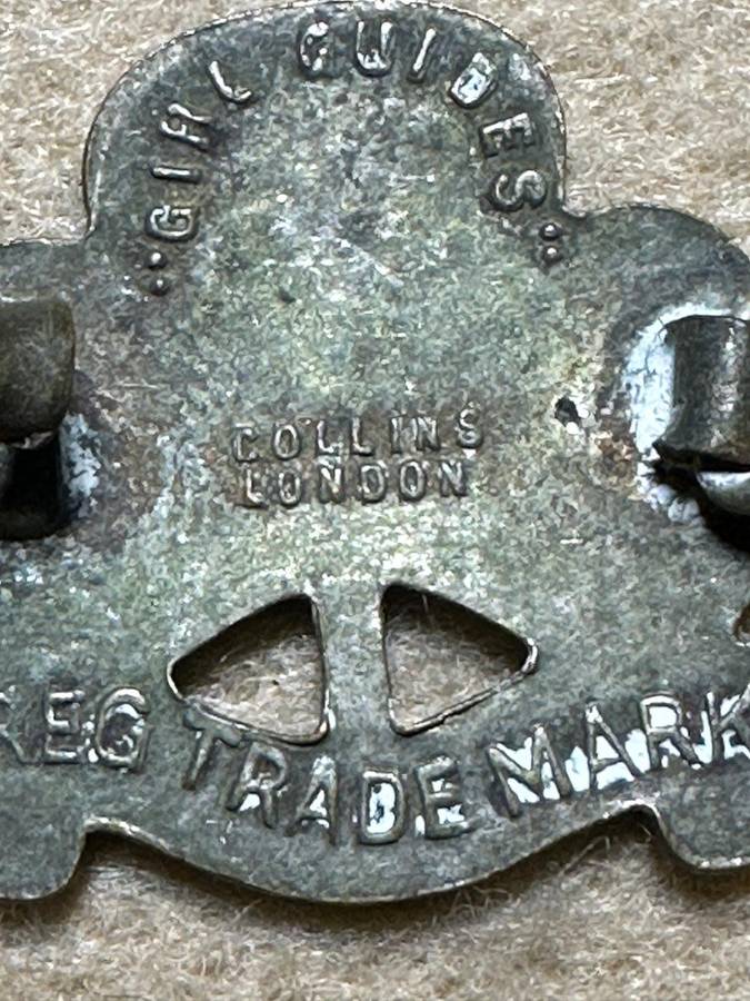 Rhodesian Girl Guides - VARIED BROOCH, made by COLLINS, LONDON