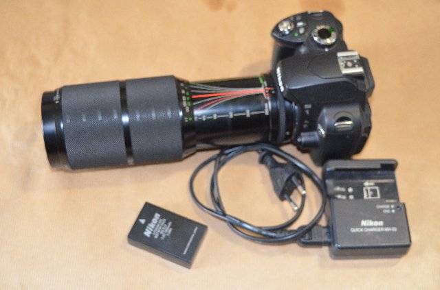 PLEASE READ THE AD D60 Nikon Batterie Nikon charger and 75-250mm zoom lens make Sigma