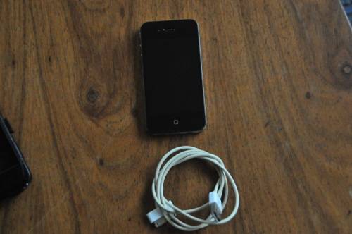 APPLE IPHONE OPEN TO ALL NETWORKS WITH HEAVY DUTY COVER