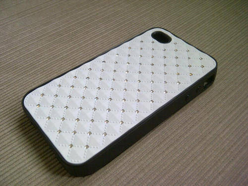 ***Slick White Diamante IPhone 4 / 4s Cover** Great Design*** Brand New***