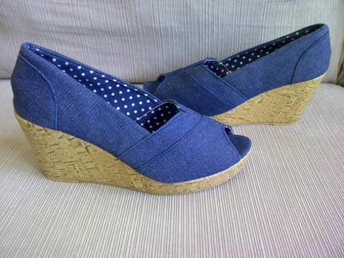 ***Cute & Funky Design Ladies Denim Wedges***Size 8***1 PAIR ONLY***Great with a Skinny Jeans**