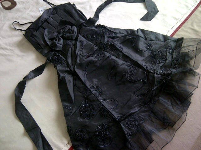 ***Beautiful Exquisite Embroidery Girls Matric / Ladies cocktail  Dress**S, L ONLY**STUNNING**R799**