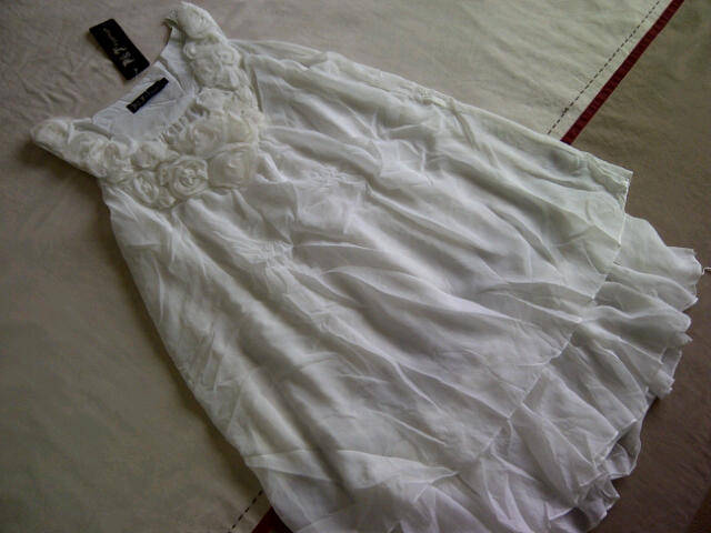 ***Stunning Ladies Chiffon Style Cream Top***Great with a Skinny Jeans***BRAND NEW***