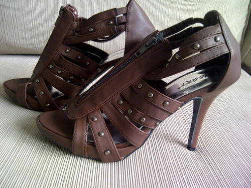 ***Stunning Ladies Brown Leather Look High Heels***Cute design***Size 7 ONLY***BRAND NEW***