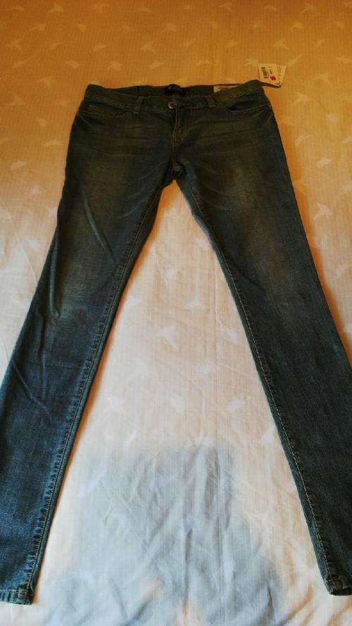 ***Cute Ladies Guess Denim Low Rise Skinny Jeans***W 31, L34***100% Authentic***BRAND NEW***