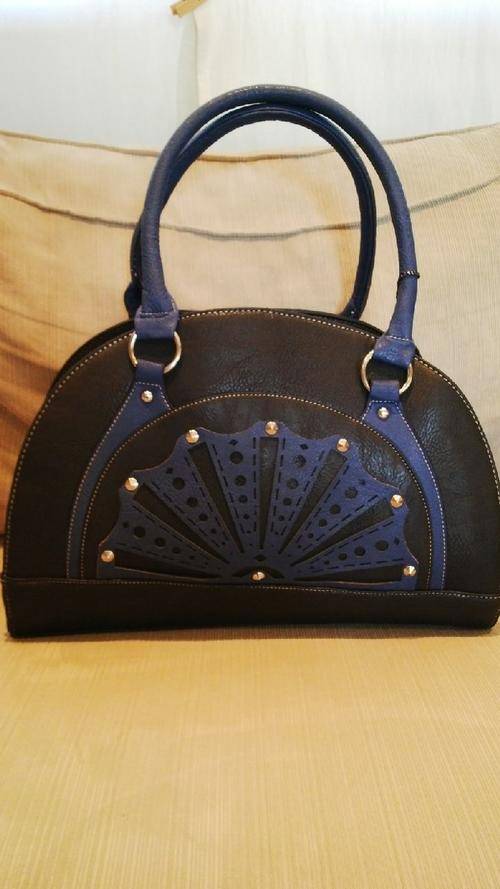 **Pretty Ladies BLACK/BLUE PU Leather Handbag With Beautiful Detail & Design**BRAND NEW**