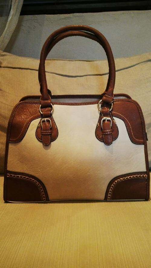 **Pretty Ladies Cream/Tan PU Leather Handbag With Beautiful Detail & Design**BRAND NEW**
