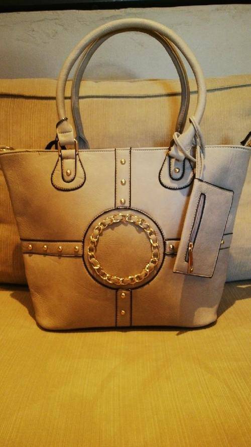 ***NEW***Stunning Ladies 2pc CREAM PU Leather Handbag***BEAUTIFUL PIECE***BRAND NEW***