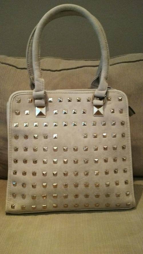 **NEW**Stunning Ladies 2pc CREAM/GOLD PU Leather Handbag With Beautiful Detail & Design***LAST ONE**