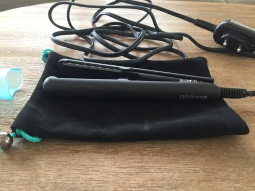 CLOUD 9 MINI HAIR IRON - EXCELLENT CONDITION - RETAILS FOR R2200