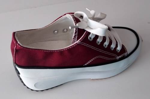 Ladies Fashion Sneaker .Maroon. Size 6