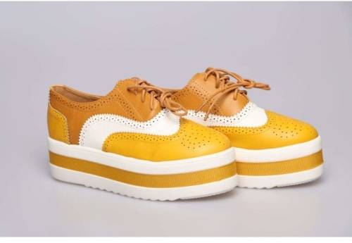 Ladies fashion shoes. Size 4 or 6