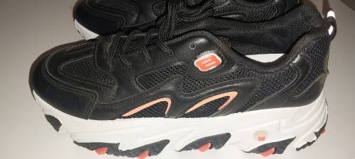 Ladies Fashion Sneakers . Size 7