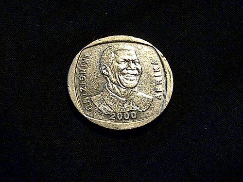 MANDELA 2000 R5 SMILEY FACE# LOOKS MINTSTATE# STARTING @ R1 # NO RESERVE