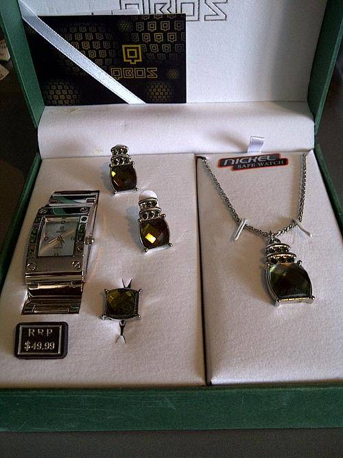 **BRAND NEW** LADIES WATCH GIFT SET (SILVER)