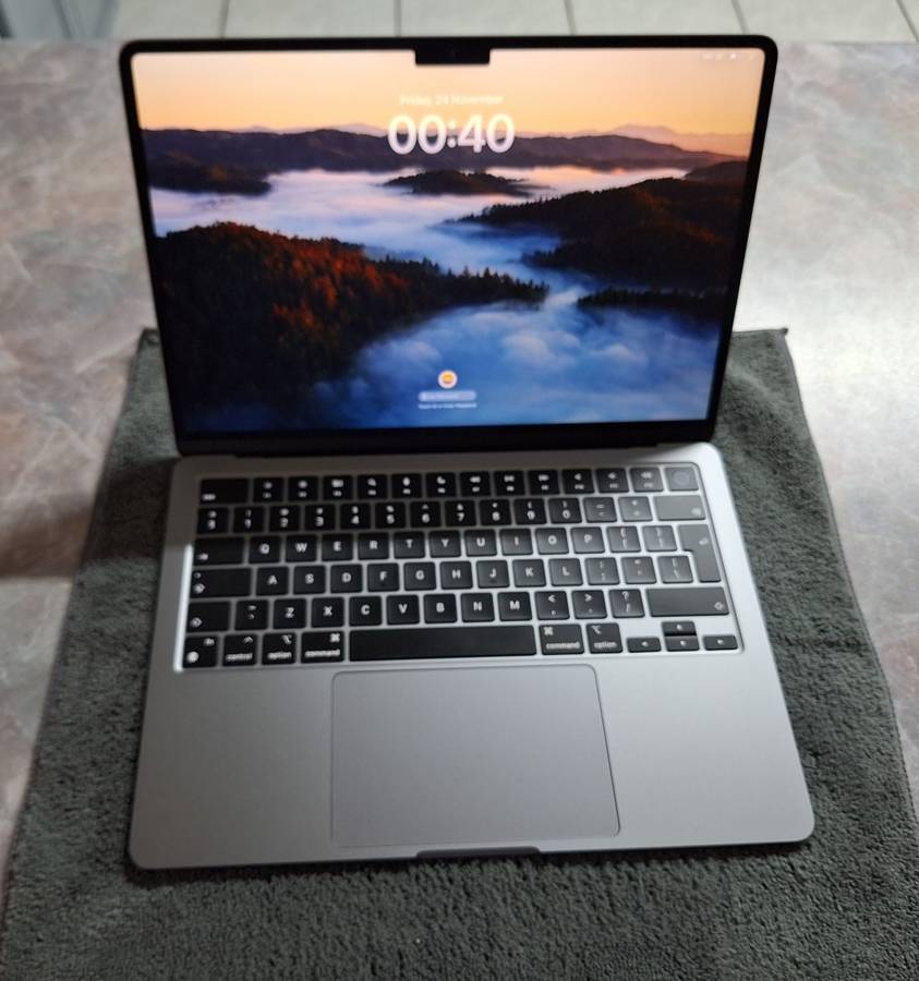 Macbook Air M2 512GB Space Grey 3 Year warrantee