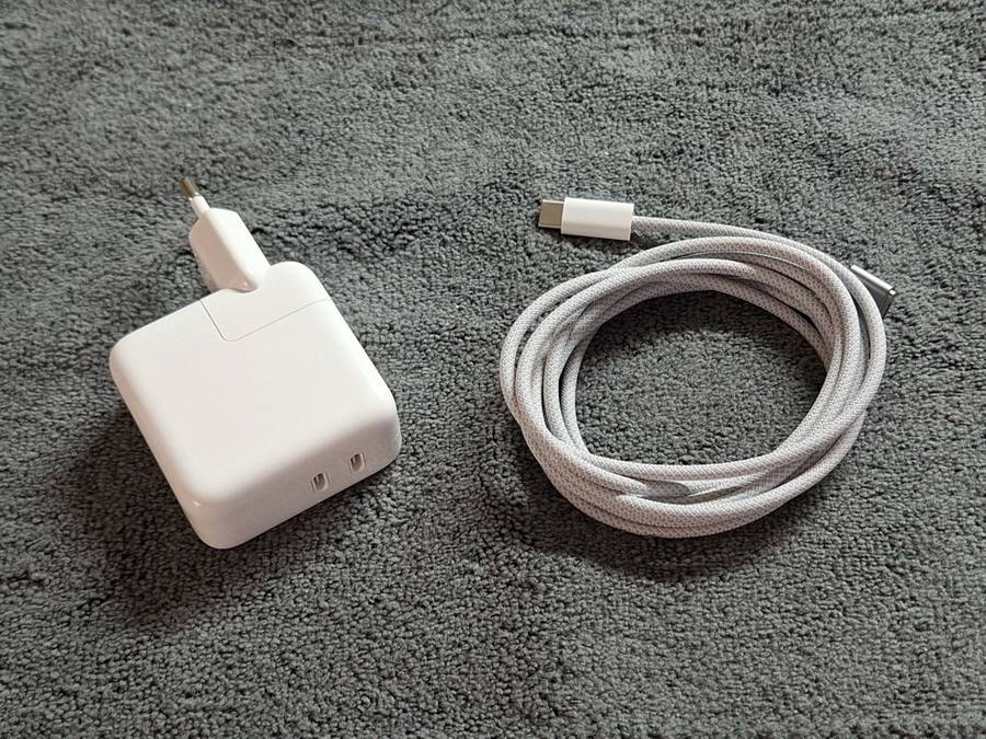 Macbook Air M2 512GB Space Grey 3 Year warrantee