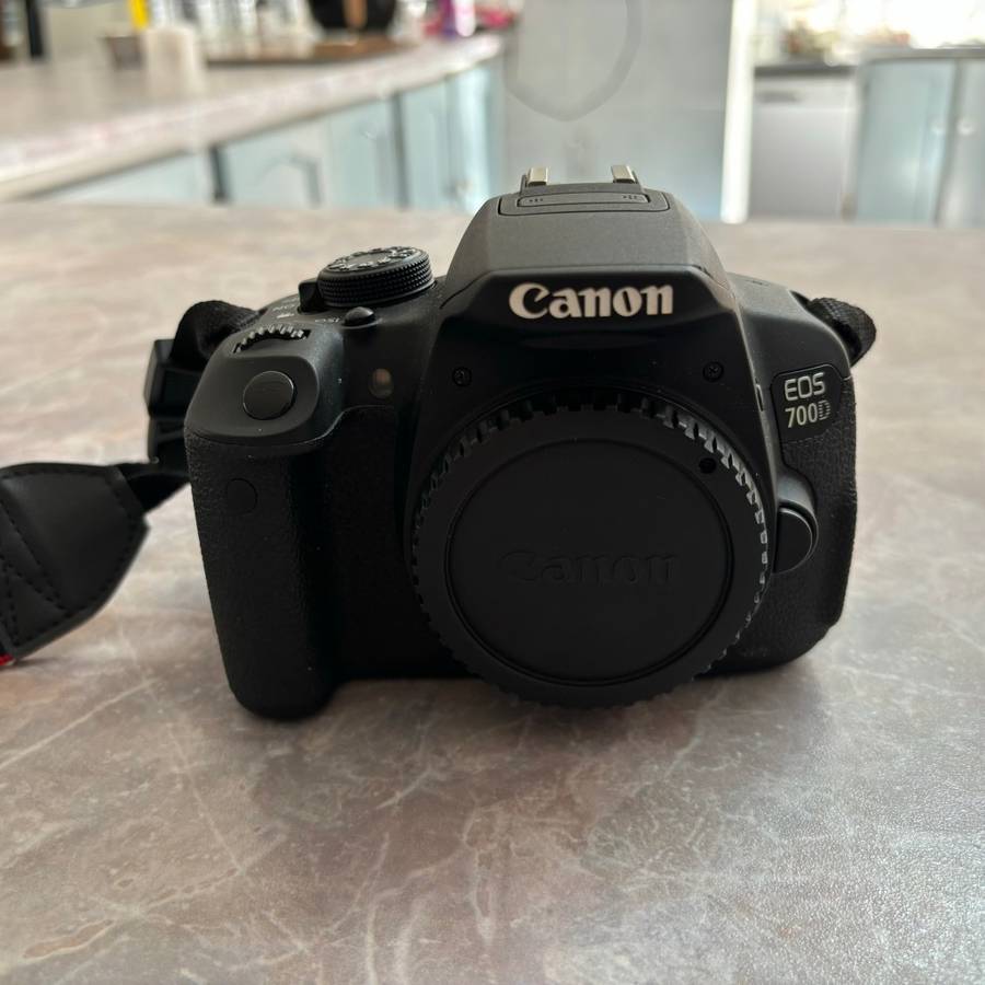 Canon 700D Camera + Extras