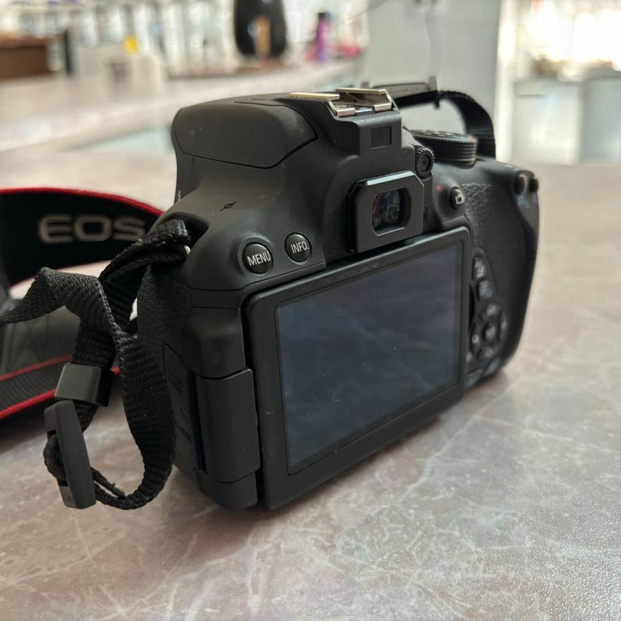 Canon 700D Camera + Extras