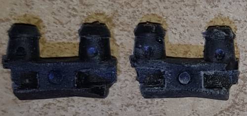 Mounting pads for larger Athearn Blue Box Locomotives - 1 pair