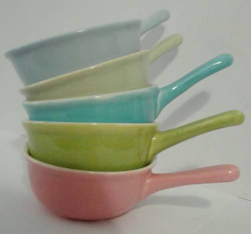 Retro pastel coloured bowls