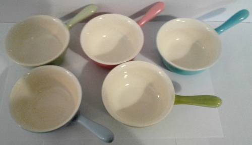 Retro pastel coloured bowls