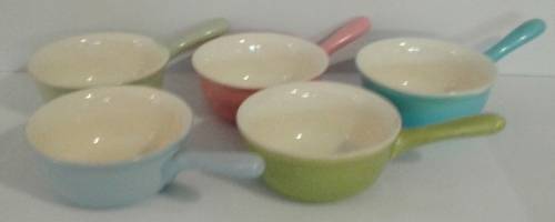 Retro pastel coloured bowls