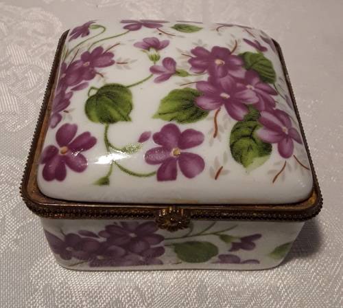 Contemporary porcelain small  trinket bow. Purple Flowers
