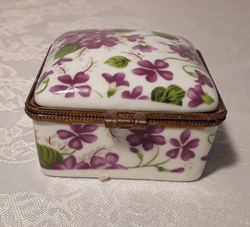 Contemporary porcelain small  trinket bow. Purple Flowers