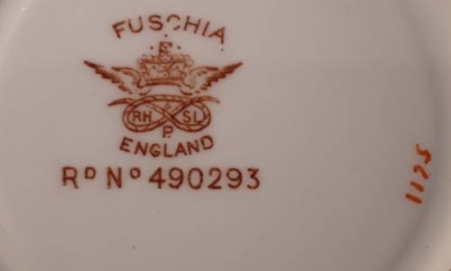 Stunning FUSCHIA saucer  Reg Number  490293