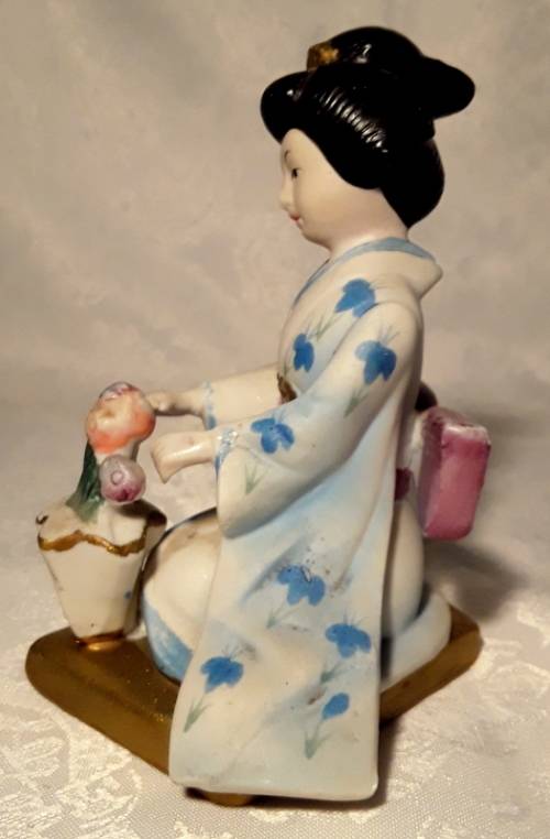 Vintage Japanese Figurine (porcelain)