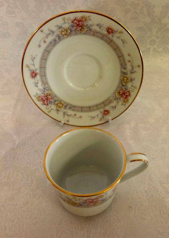Noritake Legendary Dream Street Demitasse Coffee Cups and Saucers
