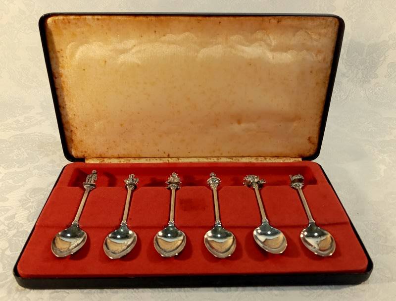 Collectable Silver Jubilee set of teaspoons Exquisite. E.T.Ltd