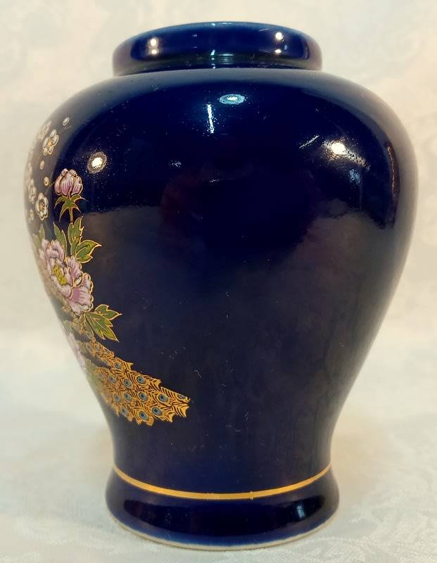 Royal blue Japanese Vase with beautiful peacocks