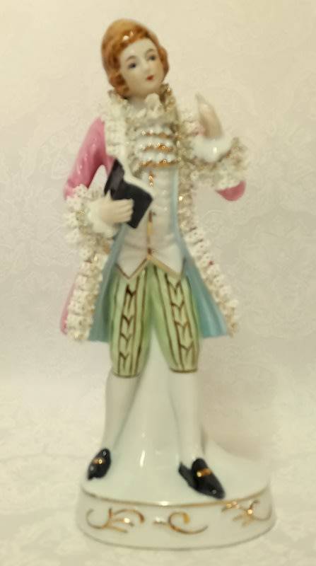 Stunning Victorian style Gentlemen Figurine