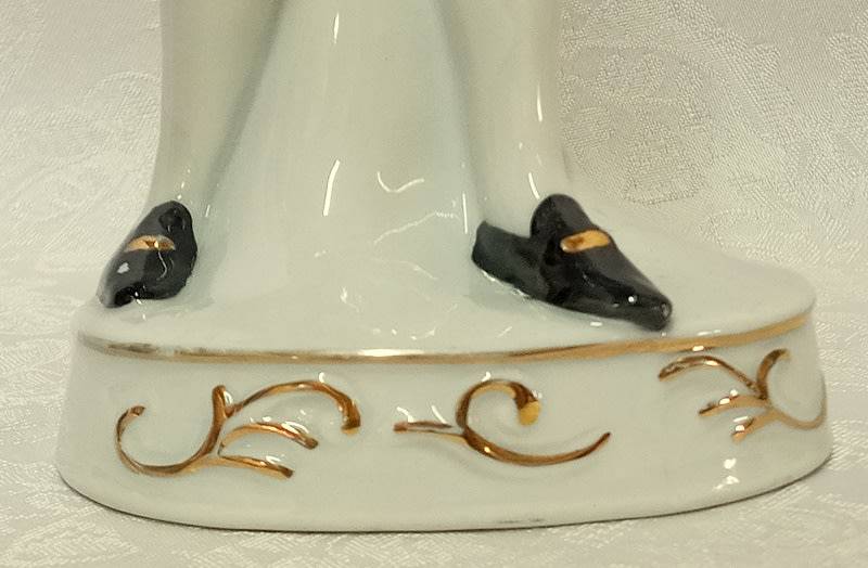 Stunning Victorian style Gentlemen Figurine