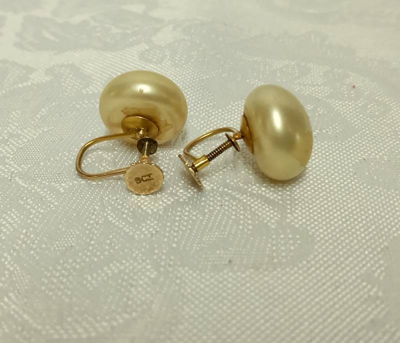 Antique 9ct Gold and Pearl screw on earrings