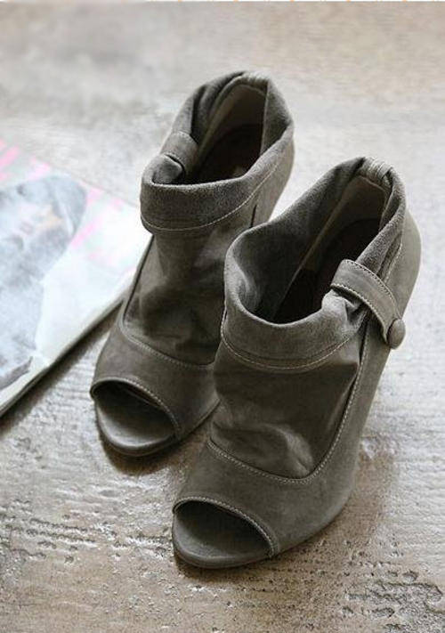 !!NEW!!Soft Leather Small Button Fish Mouth Short Boots Gray (Size 3-6)